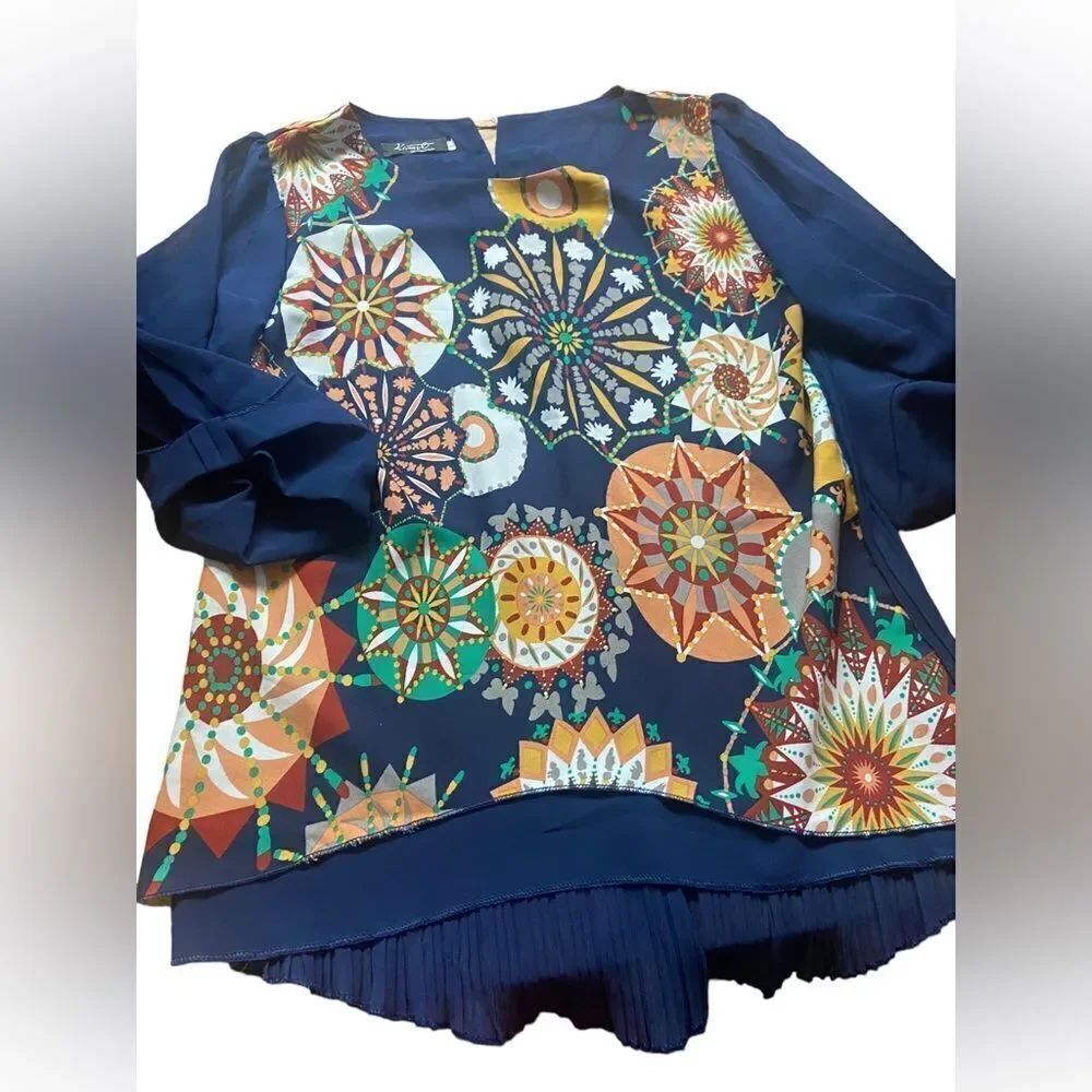 Kiversrt size large beautiful blouse see pics buttons at neck appears new